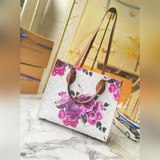 m21233白色圓花彩印本款 onthego 手袋取材 monogram emp