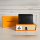 小卡夾Louis vuitton這款袋裝皮夾子設有七個夾層、可放信用卡、乘車卡、