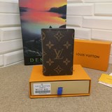 頂級原版小卡夾Louis vuitton這款袋裝皮夾子設有七個夾層、可放信用卡、