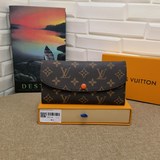 M60136 功能實用且設計華美的 Emilie 錢夾采用柔軟的 Monogra