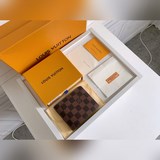 短夾内相冊 以标志性的damier graphite帆布質地制成，将不朽經典與現