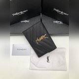 sain*t lauren*t魚子醬皮錢包，采用聯結金屬y*sl标志及提花凸紋縫