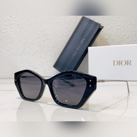 Dior MISSDIORS1U 獨特設計理念 尺寸：56口18-135 幾何