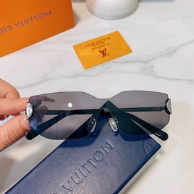 LOUIS VUITTON 型號：Z0553U  尺寸：54口29-140