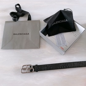 巴黎世家Balenciaga  BB腰帶！！腰帶頭是純銅，錶面是鎏金的工藝，不會