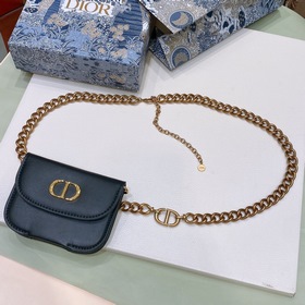 dior30 MontaigneCD腰帶扣内側飾以Christian Dior