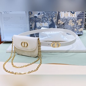 dior30 MontaigneCD腰帶扣内側飾以Christian Dior