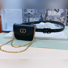dior30 MontaigneCD腰帶扣内側飾以Christian Dior