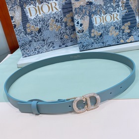 dior 23新春新款 馬鞍CD腰帶扣 dior衣櫥裡的經典單品，内側飾以Chr