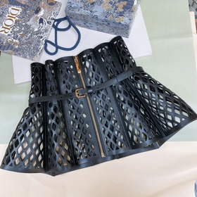 dior 22這款D-Trp腰封 22本季新品，彰顯dior别緻的精湛工藝！采