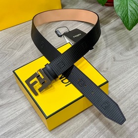 FENDI〈芬迪〉專櫃同款 寬4.0cm 雙面頭發層牛皮制成 搭配經典FF鋼扣 