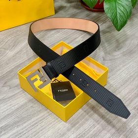 FENDI〈芬迪〉專櫃同款 寬4.0cm 雙面頭發層牛皮制成 搭配經典FF鋼扣 