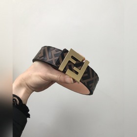 配送專櫃包裝 新款 FD 寬40MM 标志造型寬皮帶。釘扣式帶扣。進口小牛磨砂制