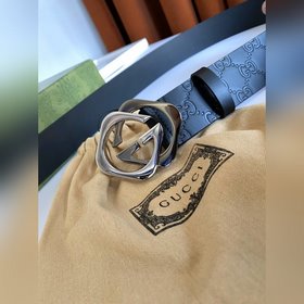 Gucci 經典壓花平面 4,0寬搭扣腰帶 扣頭適用雙層工藝菱形搭配 細節滿滿 
