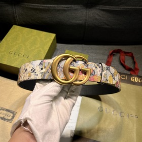 古奇 新款 銜接品牌的過去和現在，以煥新方式繼續演繹經典元素。這款黑色皮革腰帶飾