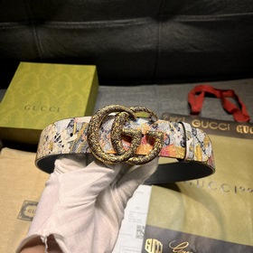 古奇 新款 銜接品牌的過去和現在，以煥新方式繼續演繹經典元素。這款黑色皮革腰帶飾