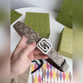 Gucci 專櫃最新款棕色帆布皮搭配棕色豬紋皮革可雙面使用設計。寬度3.0cm 