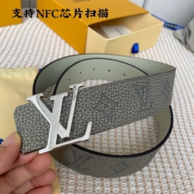 同步新款！LV Shape雙面腰帶以全新togo水洗紋小牛皮 壓花絲印而成的藍色