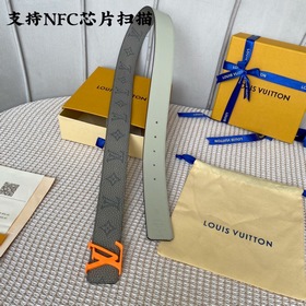 同步新款！LV Shape雙面腰帶以全新togo水洗紋小牛皮 壓花絲印而成的藍色