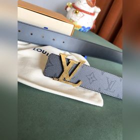 這款LV Line 40毫米雙面皮帶展現獨特的路易威登格調，令日夜皆宜的造型更見