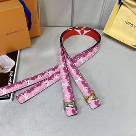 驢牌專櫃同步 全新原單女士腰帶系列 此款LV雙面腰帶的雙面飾有標誌性品牌圖案 ！