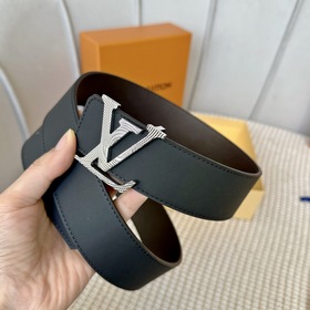 同步新款！LV fancy40毫米腰帶 採用雙面設計 有柔軟小牛皮製成 配精緻花