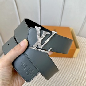 同步新款！LV fancy40毫米腰帶 採用雙面設計 有柔軟小牛皮製成 配精緻花