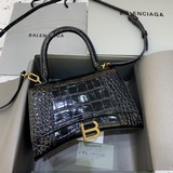 【小號】Balencia巴黎家，本季重磅【鳄魚黑配金扣】沙漏包，獨特的标志性弧線
