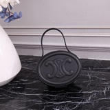 CELINE新品 最新款手提月餅包、一看見就愛不釋手、造型超複古精緻，時尚，獨特