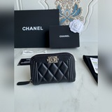 香奈兒 經典boy款 原單品質！菱格紋路、内裡容量不錯！适合存放卡和現金！細節完