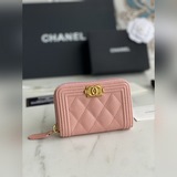 香奈兒 經典boy款 原單品質！菱格紋路、内裡容量不錯！适合存放卡和現金！細節完