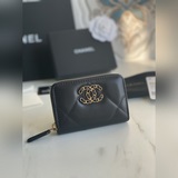 chanel 新款大菱格小拉鍊零錢包到貨！頂級材質！搭配luogo很時尚！細節美