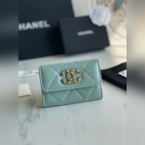 CHANEL 新款口蓋零錢包[色][色][色]今年最新logo搭配大菱格，采用進