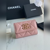 CHANEL 新款口蓋零錢包[色][色][色]今年最新logo搭配大菱格，采用進