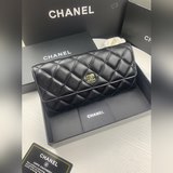 chanel。 經典兩折長款錢包，款號a50096頂級皮料五金，菱格紋路.原版品