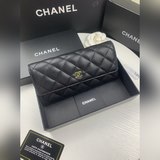 chanel。 經典兩折長款錢包，款號a50096頂級皮料五金，菱格紋路.原版品