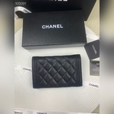 chanel。 leboy中號三折錢包，款號80734小羊皮配複古五金，菱格紋路