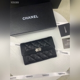 chanel。 leboy中號三折錢包，款號80734小羊皮配複古五金，菱格紋路