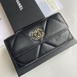 chanel香奈兒永恒的經典，款號：50096 采用進口魚子醬牛皮， 配置金色五