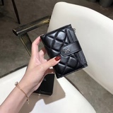 品牌：香奈兒702顔色：黑色 粉色  尺寸： 12*9*1.5說明：  香