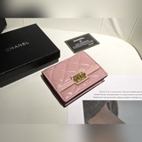 品牌： 香奈兒3604 金扣顔色：黑色 粉色 尺寸： 11*9*3說明：