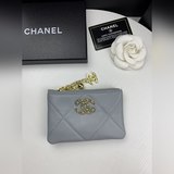 CHANEL   19系列小羊皮手拿随身包到貨、時尚大氣、款號AP1059回貨黑