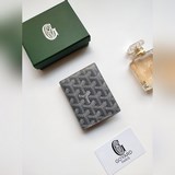 GOYARD新款Saint-Marc 卡夾可用于存放并展示胸卡，還可以存放卡片和
