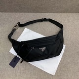 Prada胸包普拉達Prada 降落傘布料專櫃爆款系列多用款背包 可做胸包 腰