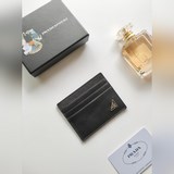 PRADA爆款真皮卡包[愛心]專櫃最新款式，官網同步，正品開發，型號2MC223