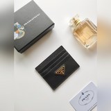 PRADA爆款真皮卡包[愛心]專櫃最新款式，官網同步，正品開發，型號2MC223