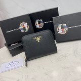 PRADA爆款男士卡包專櫃最新款式，官網同步，正品開發， 意大利頂級原單十字紋牛