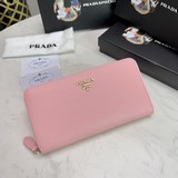 PRADA、經典款小 單拉鍊錢包經典之作、簡單時尚、 意大利頂級原單十字紋牛皮質