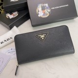 PRADA、經典款小 單拉鍊錢包經典之作、簡單時尚、 意大利頂級原單十字紋牛皮質