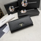 PRADA、經典款蓋頭錢包兩拆經典之作、簡單時尚、 意大利頂級原單十字紋牛皮質感